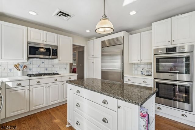 21 Tremont Ter, Livingston Twp., NJ 07039