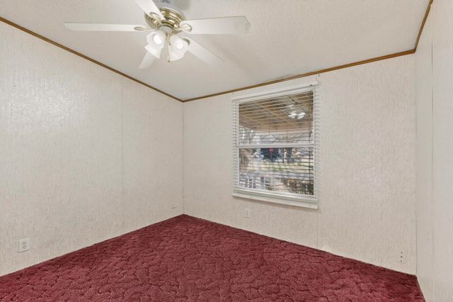 3 Miller ST, Smithville, TX 78957