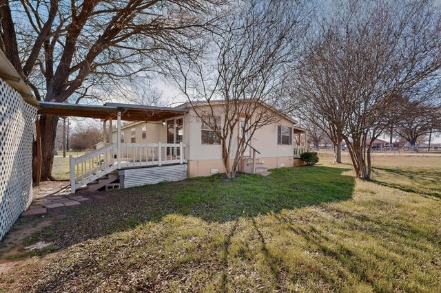 3 Miller ST, Smithville, TX 78957