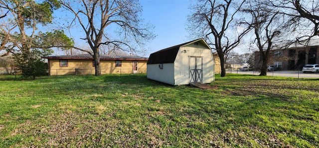 3 Miller ST, Smithville, TX 78957