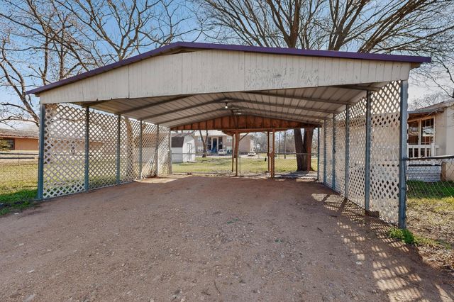 3 Miller ST, Smithville, TX 78957