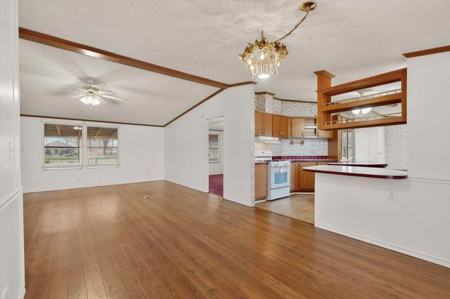 3 Miller ST, Smithville, TX 78957