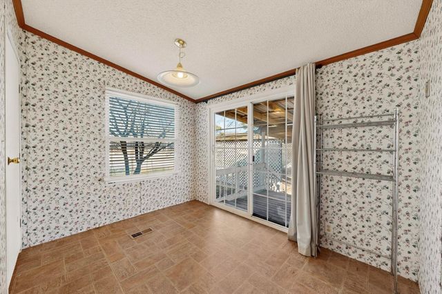 3 Miller ST, Smithville, TX 78957