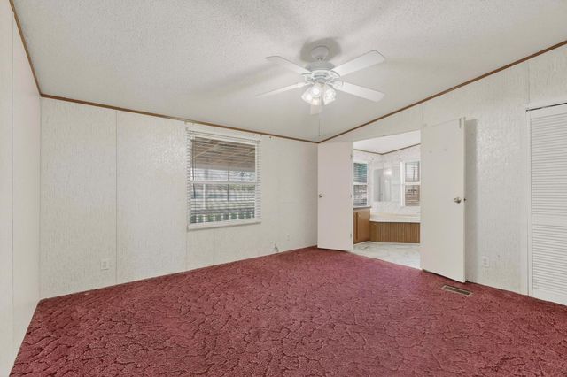 3 Miller ST, Smithville, TX 78957