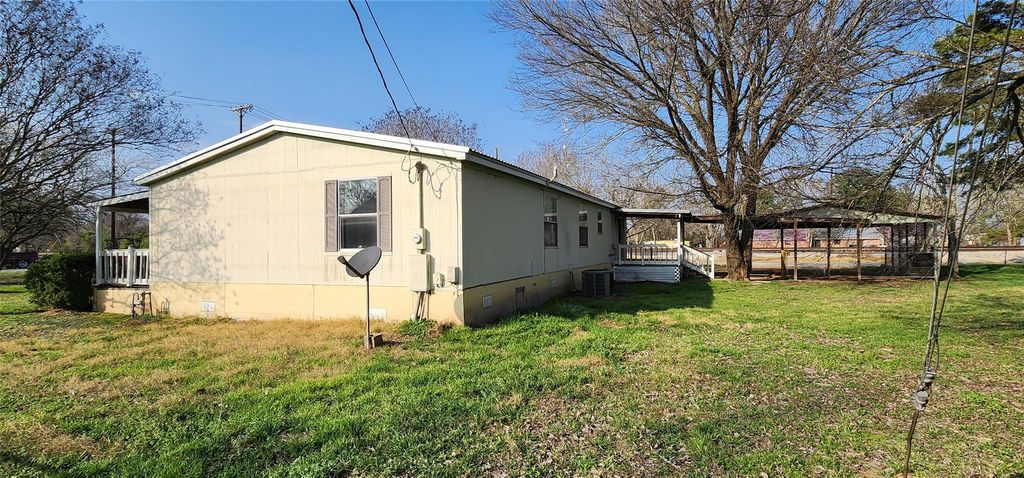 3 Miller ST, Smithville, TX 78957