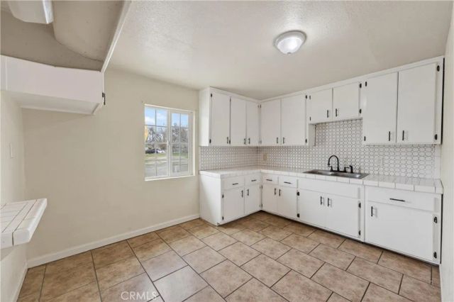 16516 E Street, Victorville, CA 92395