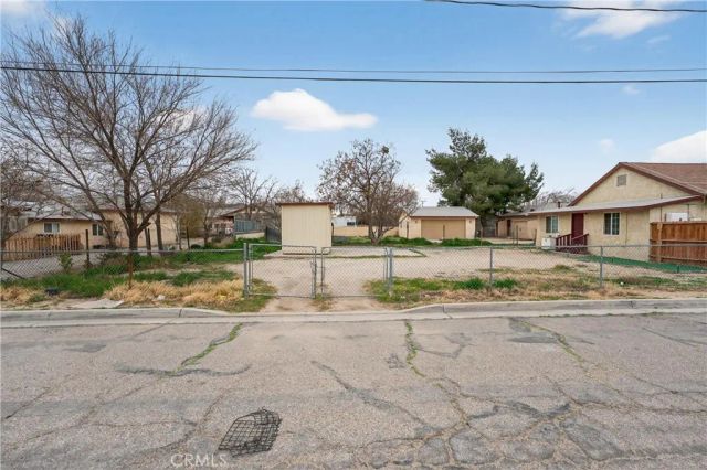 16516 E Street, Victorville, CA 92395