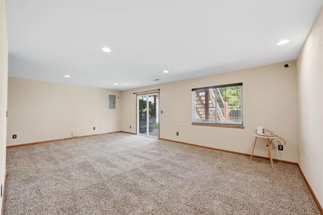200 E Stone Path, Derby, KS 67037