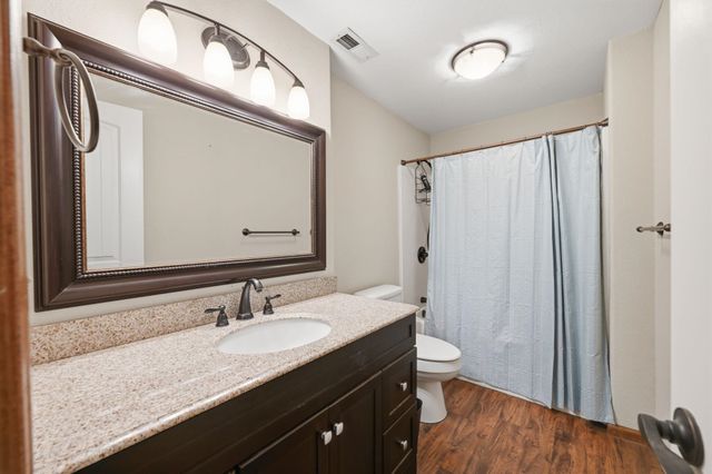 200 E Stone Path, Derby, KS 67037