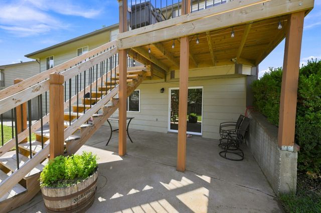200 E Stone Path, Derby, KS 67037