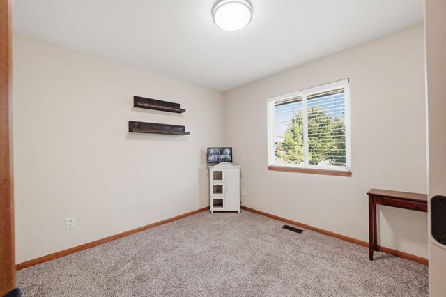 200 E Stone Path, Derby, KS 67037