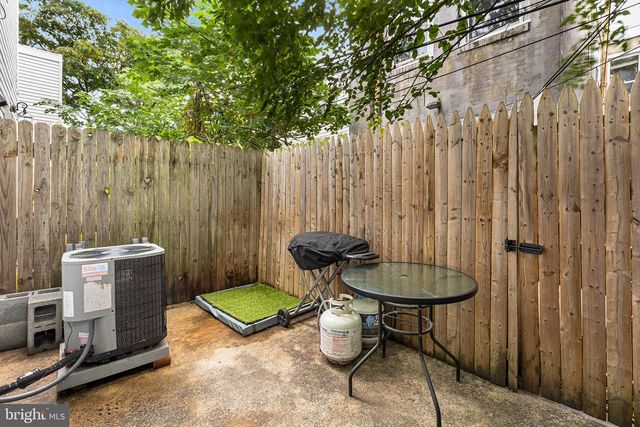 528 PIERCE ST, Philadelphia, PA 19148