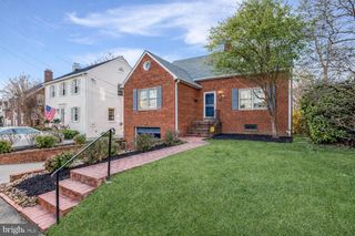 2420 CAMERON MILLS RD, Alexandria, VA 22302