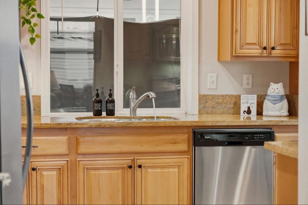 Image 25 of property listing at 195 Blossom Hill Road, San Jose, CA 95123