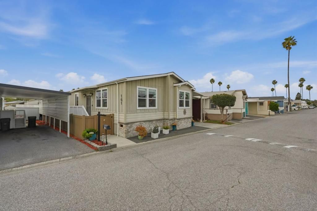 Image 5 of property listing at 195 Blossom Hill Road, San Jose, CA 95123