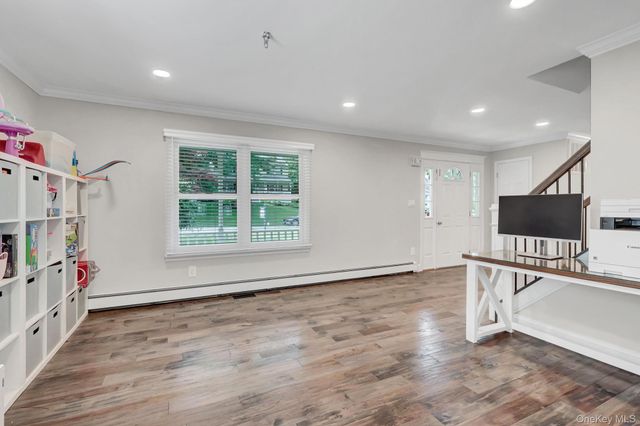 27 4th Avenue, Rocky Point, NY 11778
