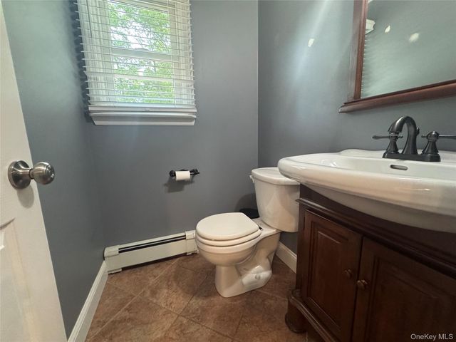 27 4th Avenue, Rocky Point, NY 11778