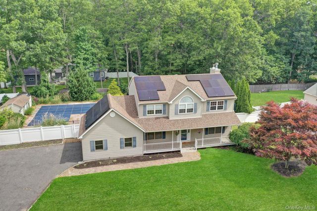 27 4th Avenue, Rocky Point, NY 11778