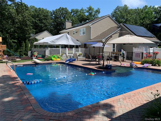 27 4th Avenue, Rocky Point, NY 11778