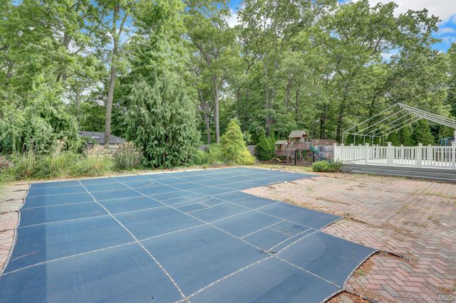 27 4th Avenue, Rocky Point, NY 11778