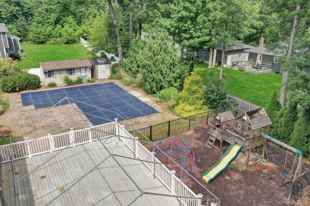 27 4th Avenue, Rocky Point, NY 11778