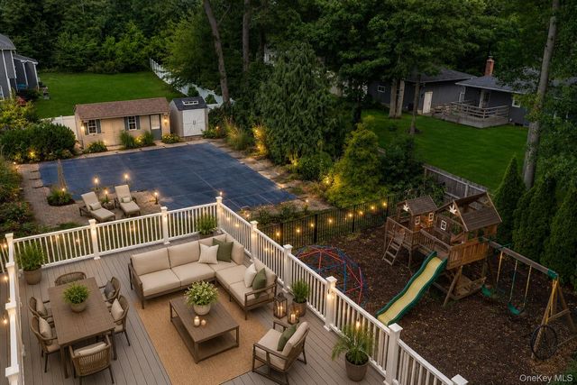 27 4th Avenue, Rocky Point, NY 11778