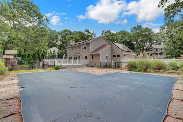 27 4th Avenue, Rocky Point, NY 11778