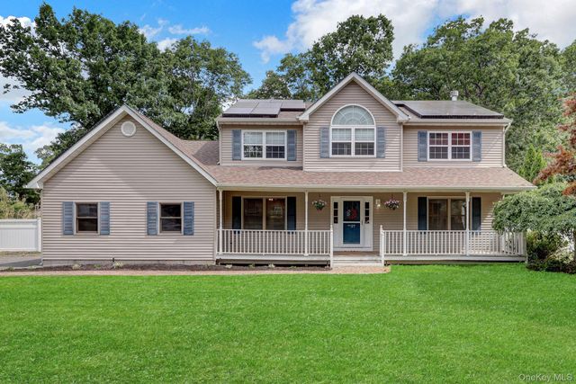 27 4th Avenue, Rocky Point, NY 11778