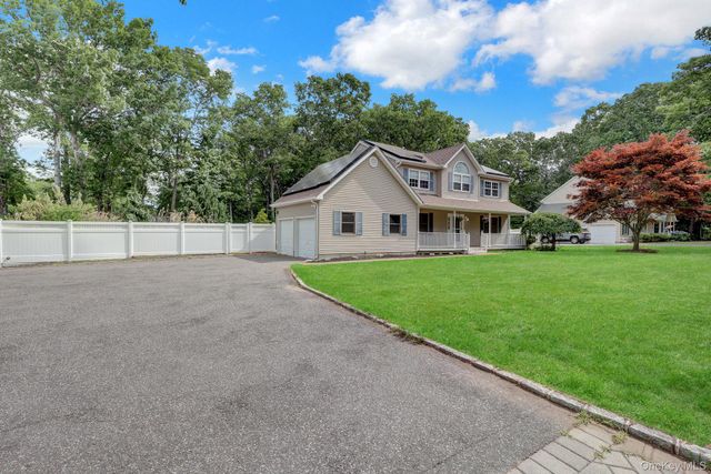 27 4th Avenue, Rocky Point, NY 11778
