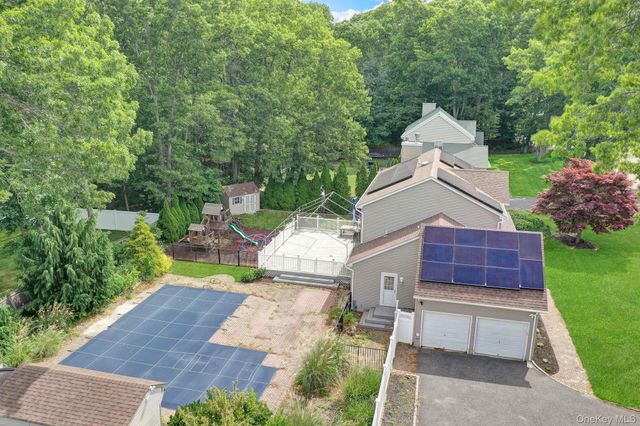 27 4th Avenue, Rocky Point, NY 11778