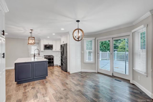 27 4th Avenue, Rocky Point, NY 11778