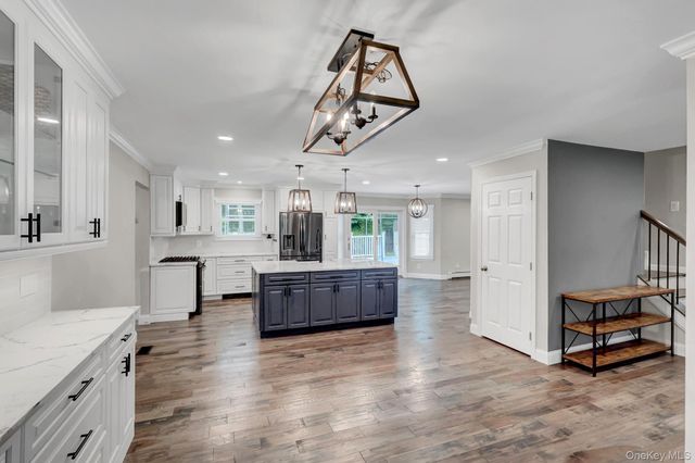 27 4th Avenue, Rocky Point, NY 11778