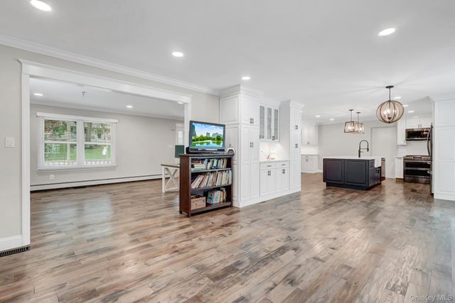 27 4th Avenue, Rocky Point, NY 11778