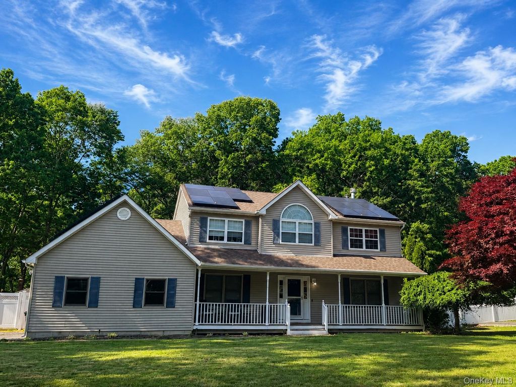 27 4th Avenue, Rocky Point, NY 11778