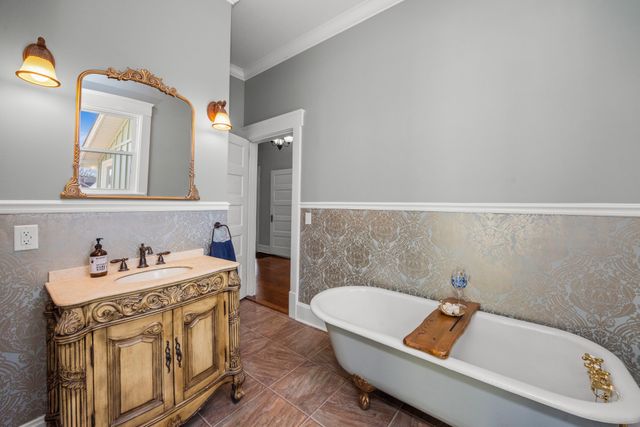 206 S Main St, Mount Pleasant, TN 38474