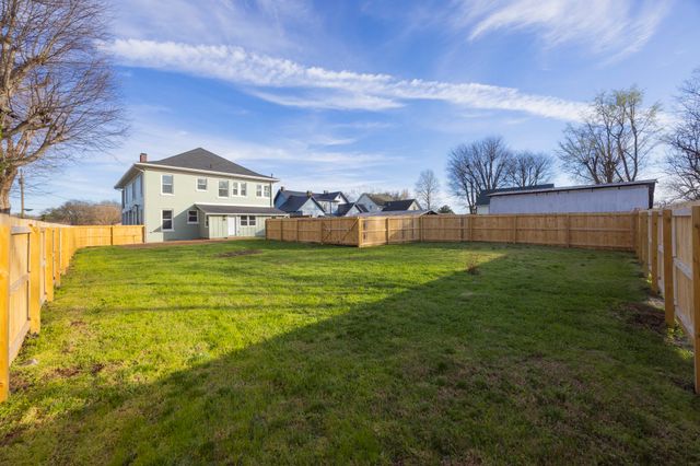 206 S Main St, Mount Pleasant, TN 38474