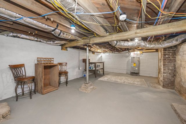 206 S Main St, Mount Pleasant, TN 38474