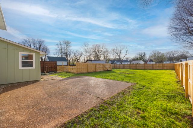 206 S Main St, Mount Pleasant, TN 38474