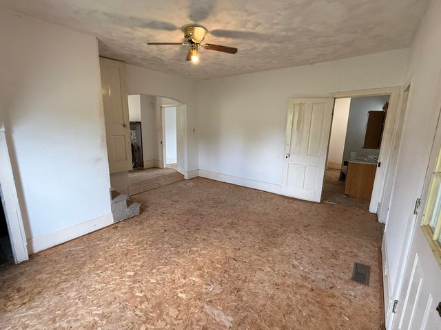 838 State Garage Road, Albany, KY 42602