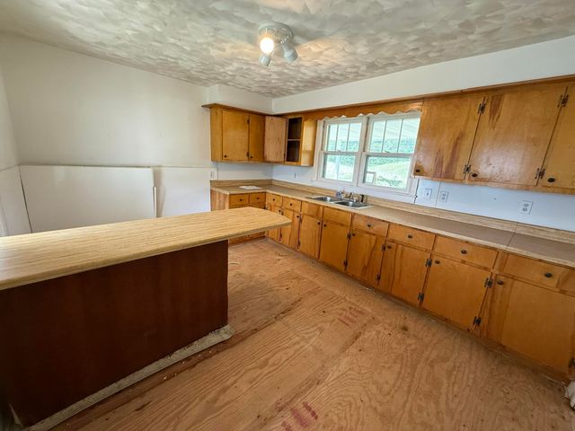 838 State Garage Road, Albany, KY 42602