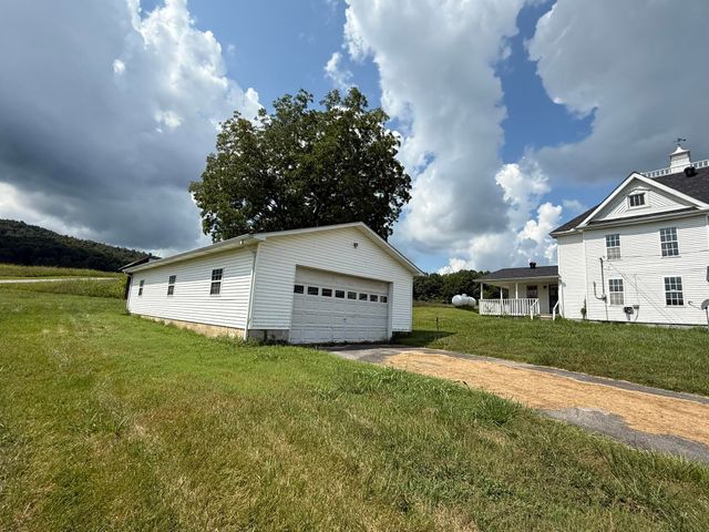 838 State Garage Road, Albany, KY 42602