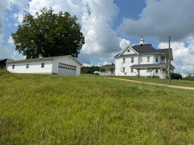 838 State Garage Road, Albany, KY 42602