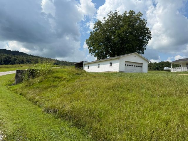 838 State Garage Road, Albany, KY 42602