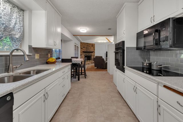 2611 Mintwood Place, Arlington, TX 76016