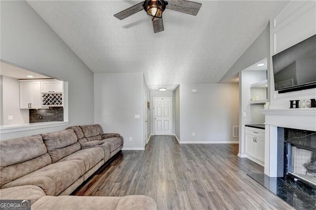 1318 Cascade View Drive, Grayson, GA 30017