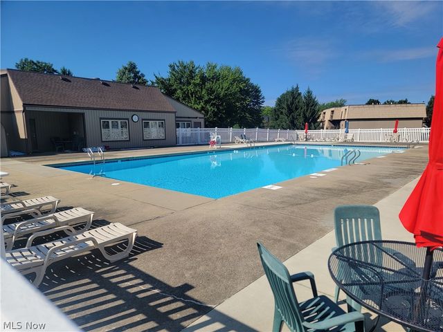 9610 Cove Drive B18, North Royalton, OH 44133
