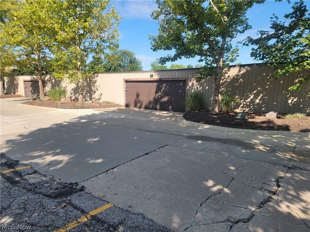 9610 Cove Drive B18, North Royalton, OH 44133