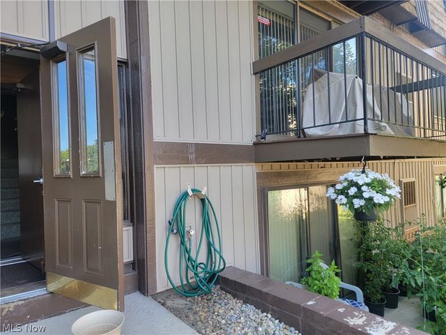 9610 Cove Drive B18, North Royalton, OH 44133