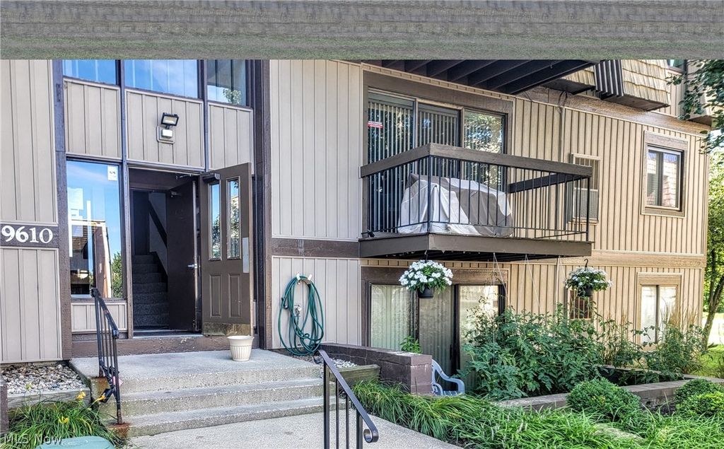 9610 Cove Drive B18, North Royalton, OH 44133
