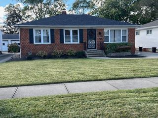 5920 Glenwood Avenue, Maple Heights, OH 44137